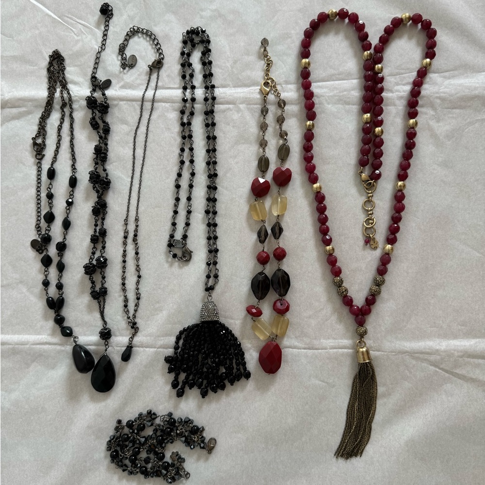 Bundle of 6 necklaces and a bracelet